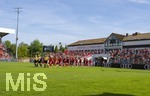 09.08.2026, Google Pixel Frauen-Bundesliga: Testspiel FC Bayern Frauen - Paris FC, im Sportpark Unterhaching, Einmarsch der Mannschaften: Erstes Heimspiel der FC Bayern Frauen in ihrem neuen Stadion.  