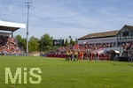 09.08.2026, Google Pixel Frauen-Bundesliga: Testspiel FC Bayern Frauen - Paris FC, im Sportpark Unterhaching, Einmarsch der Mannschaften: Erstes Heimspiel der FC Bayern Frauen in ihrem neuen Stadion.  
