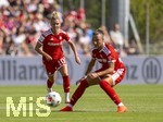 09.08.2026, Google Pixel Frauen-Bundesliga: Testspiel FC Bayern Frauen - Paris FC, im Sportpark Unterhaching,  Linda Dallmann (FC Bayern München), Arianna Caruso (FC Bayern München) 