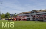 09.08.2026, Google Pixel Frauen-Bundesliga: Testspiel FC Bayern Frauen - Paris FC, im Sportpark Unterhaching, Einmarsch der Mannschaften: Erstes Heimspiel der FC Bayern Frauen in ihrem neuen Stadion.  