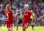 09.08.2026, Google Pixel Frauen-Bundesliga: Testspiel FC Bayern Frauen - Paris FC, im Sportpark Unterhaching,  Torjubel Pernille Harder (re, FC Bayern München) mit Stine Ballisager (FC Bayern München) 