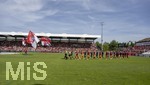 09.08.2026, Google Pixel Frauen-Bundesliga: Testspiel FC Bayern Frauen - Paris FC, im Sportpark Unterhaching, Einmarsch der Mannschaften: Erstes Heimspiel der FC Bayern Frauen in ihrem neuen Stadion.  