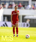 09.08.2026, Google Pixel Frauen-Bundesliga: Testspiel FC Bayern Frauen - Paris FC, im Sportpark Unterhaching,  Klara Bühl (FC Bayern München) nachdenklich 