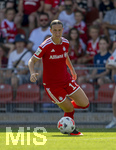 09.08.2026, Google Pixel Frauen-Bundesliga: Testspiel FC Bayern Frauen - Paris FC, im Sportpark Unterhaching,  Klara Bühl (FC Bayern München) am Ball 