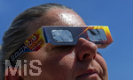 10.08.2026, Am Mittwoch 12.08.2026 wird es in Europa eine Sonnenfinsternis geben, dazu gibt es die zwingend erforderlichen Schutzfilter-Brillen mit Solar-Filter, damit die Augen kein dauernden Schäden davontragen beim Blick in die Sonne. (Modelreleased)