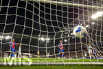 12.08.2026, Fussball UEFA-Supercup 2026: Finale in Salzburg (Österreich), Paris St. Germain - Aston Villa, in der Red Bull Arena (Wals bei Salzburg). der Ball zappelt im Tornetz.