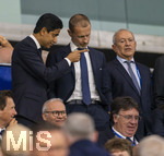 12.08.2026, Fussball UEFA-Supercup 2026: Finale in Salzburg (Österreich), Paris St. Germain - Aston Villa, in der Red Bull Arena (Wals bei Salzburg). Auf der Ehrentribüne, v.li: Präsident Nasser Al-Khelaifi (Paris St. Germain) im Gespräch mit UEFA Präsident Aleksander Ceferin. 
