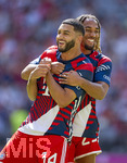 15.08.2026, Fussball Bundesliga 2026/2027, Testspiel Telecom-Cup, FC Bayern München - RB Leipzig, in der Allianz-Arena München,  Ismael Saibari (FC Bayern München) und Sacha Boey (FC Bayern München) haben  Spass