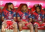 15.08.2026, Fussball Bundesliga 2026/2027, Testspiel Telecom-Cup, FC Bayern München - RB Leipzig, in der Allianz-Arena München, v.l. Ismael Saibari (FC Bayern München), Sacha Boey (FC Bayern München) und Wisdom Mike  (FC Bayern München) 
