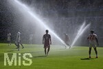 15.08.2026, Fussball Bundesliga 2026/2027, Testspiel Telecom-Cup, FC Bayern München - RB Leipzig, in der Allianz-Arena München, Der Rasensprenger geht unter dem Spiel an