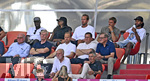 15.08.2026, Fussball Bundesliga 2026/2027, Testspiel Telecom-Cup, FC Bayern München - RB Leipzig, in der Allianz-Arena München, v.l. Dayot Upamecano (FC Bayern München), Michael Olise (FC Bayern München) , Harry Kane (FC Bayern München), Joao Palhinha (FC Bayern München)  und Serge Gnabry (FC Bayern München) 

darunter Ehren-Präsident Uli Hoeneß (FC Bayern München, Hoeness), x, x, Sportvorstand Max Eberl (Bayern München) und Vorstandsvorsitzender Jan-Christian Dreesen (FC Bayern München) 

Präsident Herbert Hainer (FC Bayern) 