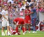 15.08.2026, Fussball Bundesliga 2026/2027, Testspiel Telecom-Cup, FC Bayern München - RB Leipzig, in der Allianz-Arena München, Trainer Vincent Kompany (FC Bayern München) mit Nathaniel Brown (FC Bayern München) 