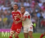 15.08.2026, Fussball Bundesliga 2026/2027, Testspiel Telecom-Cup, FC Bayern München - RB Leipzig, in der Allianz-Arena München, v.l. Arijon Ibrahimovic (Bayern München) gegen David Raum (RB Leipzig) 
