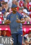 15.08.2026, Fussball Bundesliga 2026/2027, Testspiel Telecom-Cup, FC Bayern München - RB Leipzig, in der Allianz-Arena München, Trainer Vincent Kompany (FC Bayern München) gestikuliert.