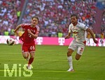 15.08.2026, Fussball Bundesliga 2026/2027, Testspiel Telecom-Cup, FC Bayern München - RB Leipzig, in der Allianz-Arena München, v.l.  Tim Binder (Bayern München) läuft gegen Max Finkgräfe (RB Leipzig) 
