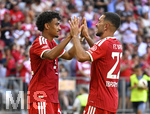15.08.2026, Fussball Bundesliga 2026/2027, Testspiel Telecom-Cup, FC Bayern München - RB Leipzig, in der Allianz-Arena München, v.l. Nathaniel Brown (FC Bayern München) und Arijon Ibrahimovic (Bayern München) jubeln.