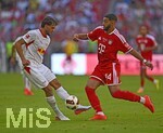 15.08.2026, Fussball Bundesliga 2026/2027, Testspiel Telecom-Cup, FC Bayern München - RB Leipzig, in der Allianz-Arena München, Ismael Saibari (FC Bayern München) setzt sich durch,