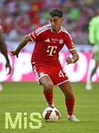 15.08.2026, Fussball Bundesliga 2026/2027, Testspiel Telecom-Cup, FC Bayern München - RB Leipzig, in der Allianz-Arena München, Aleksandar Pavlovic (Bayern München)  am Ball.