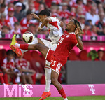 15.08.2026, Fussball Bundesliga 2026/2027, Testspiel Telecom-Cup, FC Bayern München - RB Leipzig, in der Allianz-Arena München, Ayodele Thomas (RB Leipzig) gegen Sacha Boey (FC Bayern München) 
