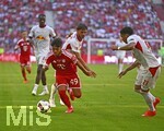 15.08.2026, Fussball Bundesliga 2026/2027, Testspiel Telecom-Cup, FC Bayern München - RB Leipzig, in der Allianz-Arena München, Maycon Cardozo (Bayern München) am Ball. Ayodele Thomas (RB Leipzig) und Max Finkgräfe (RB Leipzig) 
