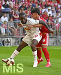 15.08.2026, Fussball Bundesliga 2026/2027, Testspiel Telecom-Cup, FC Bayern München - RB Leipzig, in der Allianz-Arena München, v.l. Maycon Cardozo (Bayern München) gegen Lutharel Geertruida (RB Leipzig) 