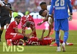 15.08.2026, Fussball Bundesliga 2026/2027, Testspiel Telecom-Cup, FC Bayern München - RB Leipzig, in der Allianz-Arena München, Jamal Musiala (Bayern München) am Boden Ismael Saibari (FC Bayern München) und Joshua Kimmich (FC Bayern München) helfen ihm