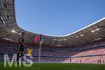 15.08.2026, Fussball Bundesliga 2026/2027, Testspiel Telecom-Cup, FC Bayern München - RB Leipzig, in der Allianz-Arena München, Spielszene, Linienricher mit der Fahne 