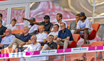 15.08.2026, Fussball Bundesliga 2026/2027, Testspiel Telecom-Cup, FC Bayern München - RB Leipzig, in der Allianz-Arena München, VIP-Tribüne mit den WM-Rückkehrern in der oberen Reihe, von links:  Dayot Upamecano (FC Bayern München), Michael Olise (FC Bayern München), Harry Kane (FC Bayern München), Joao Palhinha (FC Bayern München), Serge Gnabry (FC Bayern München), mittlere Reihe: Ehren-Präsident Uli Hoeneß (FC Bayern München, Hoeness), Rouven Kasper (VORSTAND MARKETING UND VERTRIEB, FC Bayern), Sportvorstand Max Eberl (Bayern München), Vorstandsvorsitzender Jan-Christian Dreesen (FC Bayern München), Präsident Herbert Hainer (FC Bayern), 