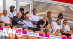 15.08.2026, Fussball Bundesliga 2026/2027, Testspiel Telecom-Cup, FC Bayern München - RB Leipzig, in der Allianz-Arena München, VIP-Tribüne mit den WM-Rückkehrern in der oberen Reihe, von links:  Dayot Upamecano (FC Bayern München), Michael Olise (FC Bayern München), Harry Kane (FC Bayern München), Joao Palhinha (FC Bayern München), Serge Gnabry (FC Bayern München), mittlere Reihe: Dieter Hoeness, Ehren-Präsident Uli Hoeneß (FC Bayern München, Hoeness), Rouven Kasper (VORSTAND MARKETING UND VERTRIEB, FC Bayern), Sportvorstand Max Eberl (Bayern München), 