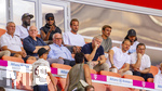 15.08.2026, Fussball Bundesliga 2026/2027, Testspiel Telecom-Cup, FC Bayern München - RB Leipzig, in der Allianz-Arena München, VIP-Tribüne mit den WM-Rückkehrern in der oberen Reihe, von links:  Dayot Upamecano (FC Bayern München), Michael Olise (FC Bayern München), Harry Kane (FC Bayern München), Joao Palhinha (FC Bayern München), Serge Gnabry (FC Bayern München), mittlere Reihe: Dieter Hoeness, Ehren-Präsident Uli Hoeneß (FC Bayern München, Hoeness), Rouven Kasper (VORSTAND MARKETING UND VERTRIEB, FC Bayern), Sportvorstand Max Eberl (Bayern München), 