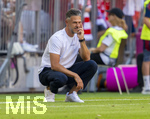 15.08.2026, Fussball Bundesliga 2026/2027, Testspiel Telecom-Cup, FC Bayern München - RB Leipzig, in der Allianz-Arena München, Trainer Martin Demichelis (RB Leipzig) am Spielfeldrand nachdenklich 