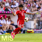 15.08.2026, Fussball Bundesliga 2026/2027, Testspiel Telecom-Cup, FC Bayern München - RB Leipzig, in der Allianz-Arena München, Felipe Chavez (FC Bayern München),  am Ball 