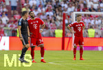 15.08.2026, Fussball Bundesliga 2026/2027, Testspiel Telecom-Cup, FC Bayern München - RB Leipzig, in der Allianz-Arena München, v.li: Schiedsrichter Robert Hartmann mit Ismael Saibari (FC Bayern München) gut gelaunt.