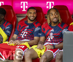 15.08.2026, Fussball Bundesliga 2026/2027, Testspiel Telecom-Cup, FC Bayern München - RB Leipzig, in der Allianz-Arena München, von links:  Ismael Saibari (FC Bayern München) und Sacha Boey (FC Bayern München) auf der Bank.