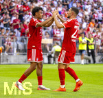 15.08.2026, Fussball Bundesliga 2026/2027, Testspiel Telecom-Cup, FC Bayern München - RB Leipzig, in der Allianz-Arena München, Torjubel, v.li: Nathaniel Brown (FC Bayern München), Tim Binder (Bayern München).