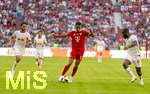 15.08.2026, Fussball Bundesliga 2026/2027, Testspiel Telecom-Cup, FC Bayern München - RB Leipzig, in der Allianz-Arena München, mitte: Jamal Musiala (Bayern München) gegen Lutharel Geertruida (re, RB Leipzig) 
