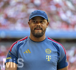 15.08.2026, Fussball Bundesliga 2026/2027, Testspiel Telecom-Cup, FC Bayern München - RB Leipzig, in der Allianz-Arena München, Trainer Vincent Kompany (FC Bayern München) nachdenklich 