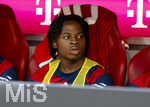 15.08.2026, Fussball Bundesliga 2026/2027, Testspiel Telecom-Cup, FC Bayern München - RB Leipzig, in der Allianz-Arena München, Wisdom Mike (FC Bayern München) auf der Bank.