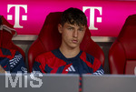 15.08.2026, Fussball Bundesliga 2026/2027, Testspiel Telecom-Cup, FC Bayern München - RB Leipzig, in der Allianz-Arena München, Filip Pavic (FC Bayern München) auf der Bank.