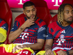 15.08.2026, Fussball Bundesliga 2026/2027, Testspiel Telecom-Cup, FC Bayern München - RB Leipzig, in der Allianz-Arena München, Ismael Saibari (li, FC Bayern München) auf der Bank,  