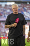 15.08.2026, Fussball Bundesliga 2026/2027, Testspiel Telecom-Cup, FC Bayern München - RB Leipzig, in der Allianz-Arena München, TV-Experte Stefan Effenberg am Magenta-Sport-TV Mikrofon am Spielfeldrand  