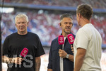 15.08.2026, Fussball Bundesliga 2026/2027, Testspiel Telecom-Cup, FC Bayern München - RB Leipzig, in der Allianz-Arena München, li: TV-Experte Stefan Effenberg am Magenta-Sport-TV Mikrofon am Spielfeldrand, mitte: Trainer Martin Demichelis (RB Leipzig) 