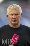15.08.2026, Fussball Bundesliga 2026/2027, Testspiel Telecom-Cup, FC Bayern München - RB Leipzig, in der Allianz-Arena München, TV-Experte Stefan Effenberg am Magenta-Sport-TV Mikrofon am Spielfeldrand  