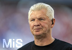 15.08.2026, Fussball Bundesliga 2026/2027, Testspiel Telecom-Cup, FC Bayern München - RB Leipzig, in der Allianz-Arena München, TV-Experte Stefan Effenberg am Magenta-Sport-TV Mikrofon am Spielfeldrand  