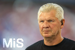 15.08.2026, Fussball Bundesliga 2026/2027, Testspiel Telecom-Cup, FC Bayern München - RB Leipzig, in der Allianz-Arena München, TV-Experte Stefan Effenberg am Magenta-Sport-TV Mikrofon am Spielfeldrand  