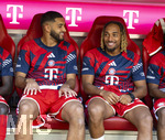 15.08.2026, Fussball Bundesliga 2026/2027, Testspiel Telecom-Cup, FC Bayern München - RB Leipzig, in der Allianz-Arena München, Ersatzbank, v.li: Ismael Saibari (FC Bayern München), Sacha Boey (FC Bayern München) 