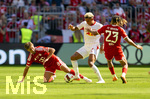 15.08.2026, Fussball Bundesliga 2026/2027, Testspiel Telecom-Cup, FC Bayern München - RB Leipzig, in der Allianz-Arena München, v.li: Tom Bischof (FC Bayern München), Antonio Nusa (RB Leipzig), Sacha Boey (FC Bayern München) 