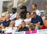 15.08.2026, Fussball Bundesliga 2026/2027, Testspiel Telecom-Cup, FC Bayern München - RB Leipzig, in der Allianz-Arena München, Ehrentribüne mit Sportvorstand Max Eberl (Bayern München), Rouven Kasper (VORSTAND MARKETING UND VERTRIEB, FC Bayern), Vorstandsvorsitzender Jan-Christian Dreesen (FC Bayern München), Dayot Upamecano (FC Bayern München), Michael Olise (FC Bayern München), Harry Kane (FC Bayern München), Präsident Herbert Hainer (FC Bayern) 