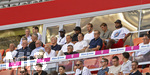 15.08.2026, Fussball Bundesliga 2026/2027, Testspiel Telecom-Cup, FC Bayern München - RB Leipzig, in der Allianz-Arena München, Ehrentribüne mit Dieter Hoeness, Ehren-Präsident Uli Hoeneß (FC Bayern München, Hoeness), Sportvorstand Max Eberl (Bayern München), Rouven Kasper (VORSTAND MARKETING UND VERTRIEB, FC Bayern), Vorstandsvorsitzender Jan-Christian Dreesen (FC Bayern München), Dayot Upamecano (FC Bayern München), Michael Olise (FC Bayern München), Harry Kane (FC Bayern München), Joao Palhinha (FC Bayern München), Serge Gnabry (FC Bayern München), Präsident Herbert Hainer (FC Bayern)  