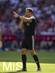 15.08.2026, Fussball Bundesliga 2026/2027, Testspiel Telecom-Cup, FC Bayern München - RB Leipzig, in der Allianz-Arena München, Schiedsrichter Robert Hartmann pfeifft 